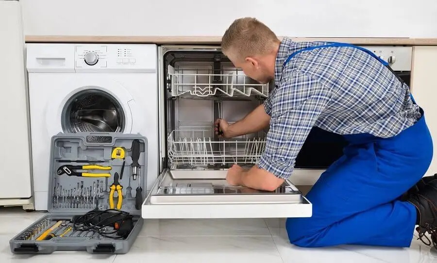 Sultanhisar Siemens servisi teknisyen ekibi beyaz eşya tamiri yaparken